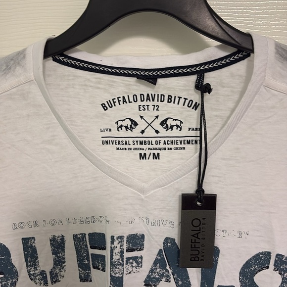 4/$50 ✨✨ Buffalo men’s v-neck t-shirt - Picture 2 of 3